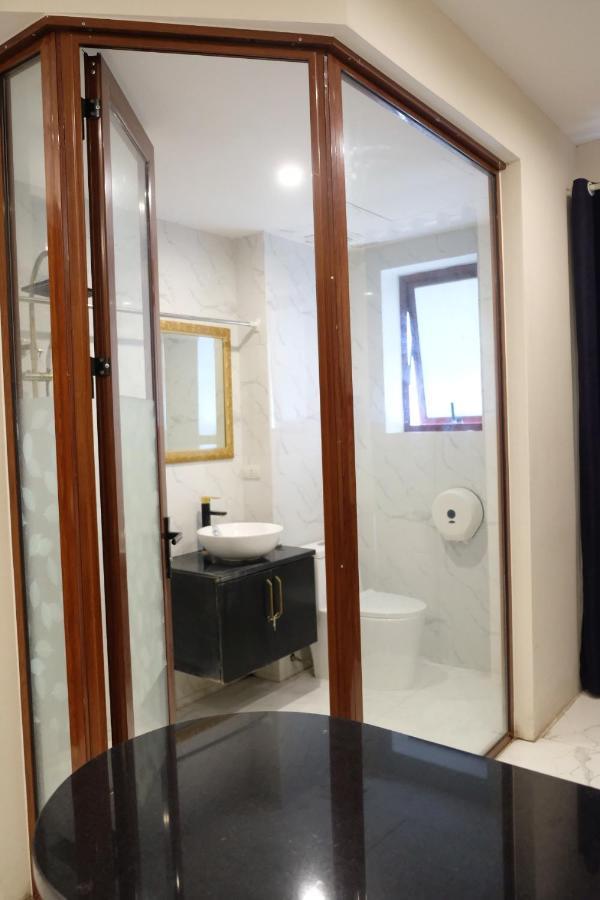 Aisha Hotels And Apartments Hanoi Bagian luar foto